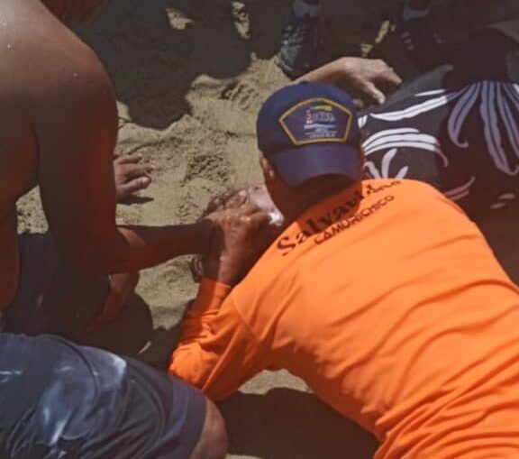 Mujer MUERE ahogada en una playa de La Guaira