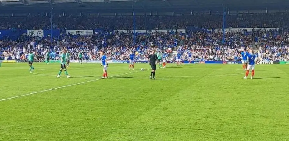 ¡INSÓLITO! Aficionado se convierte en árbitro y ayudó a finalizar un partido de fútbol