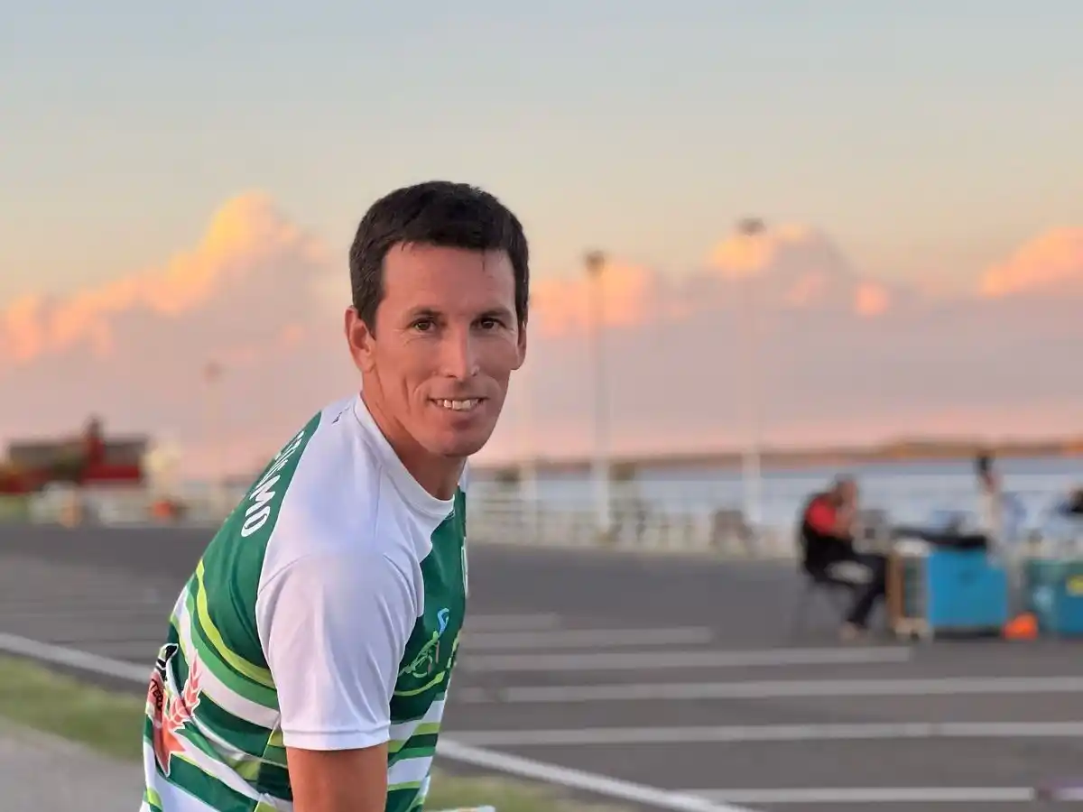 El gualeyo José Luis Lazo compite en la gran final del Campeonato Argentino de Triatlón
