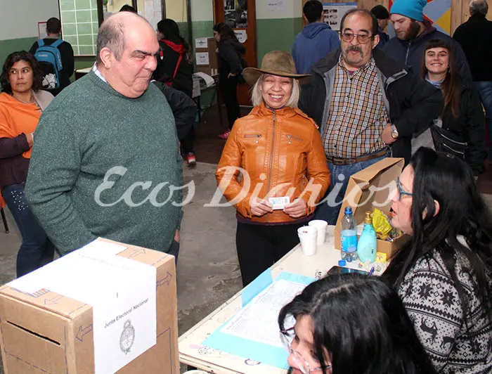 Cierra la campaña y candidatos buscan el voto de los indecisos