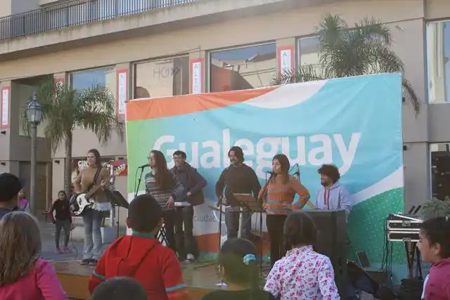 Música en vivo para niños y niñas en vacaciones