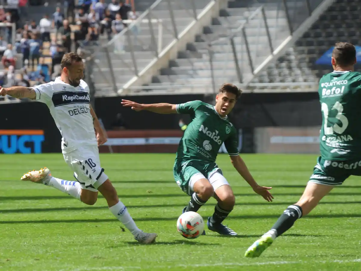 Sarmiento se llevó un buen triunfo de La Plata 
