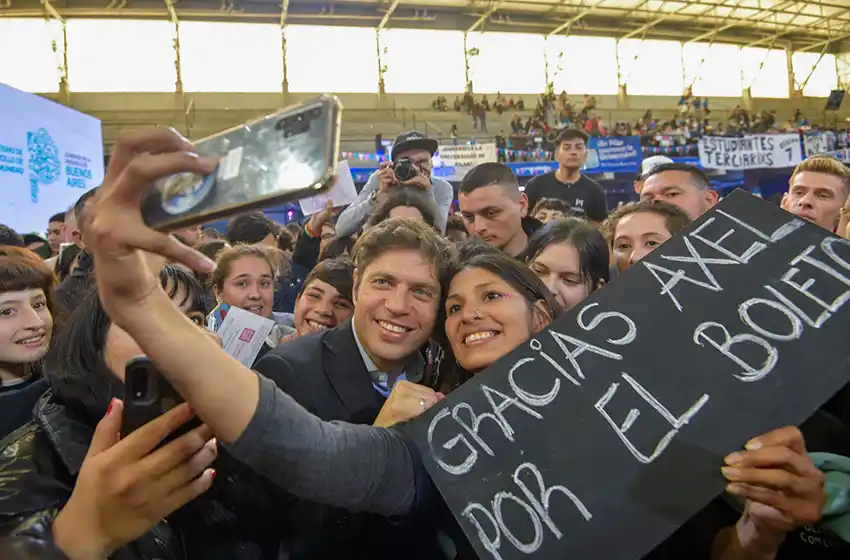 Kicillof anunció la implementación del Boleto Estudiantil para el nivel terciario