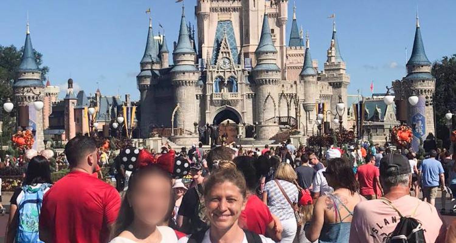 Investigación en marcha para saber si una docente viajó a Disney  con licencia médica