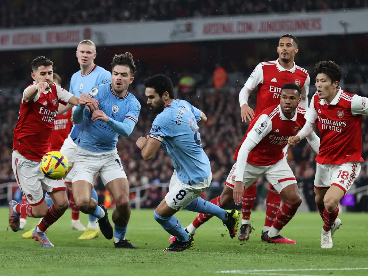 Manchester City  se trepó a la punta 