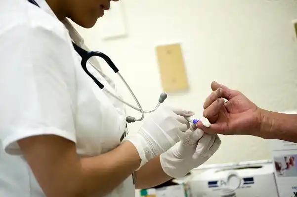 Trabajadores de clínicas postergaron el paro