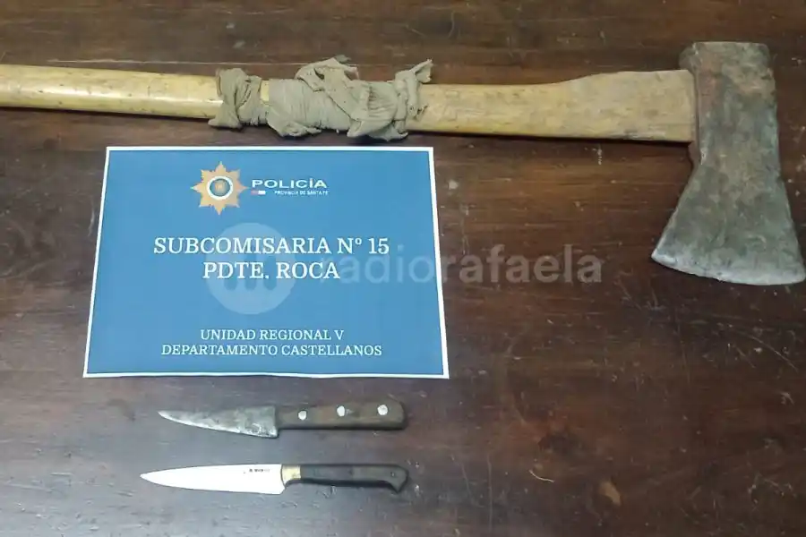 Iban siete individuos en un carro con cuchillos y un hacha: fueron aprehendidos