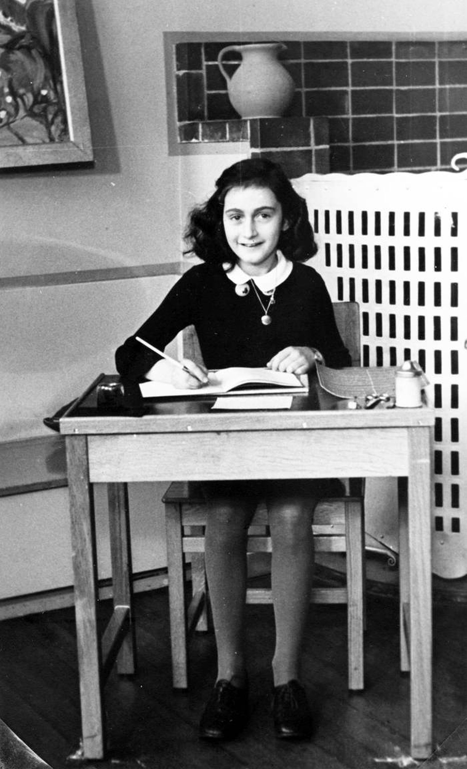 Cuestionan la investigación que sostiene  que a Ana Frank la delató un abogado judío