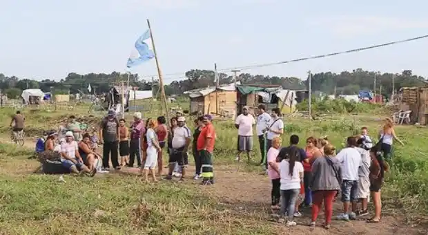 Toma en Merlo: Las familias se niegan a abandonar los terrenos