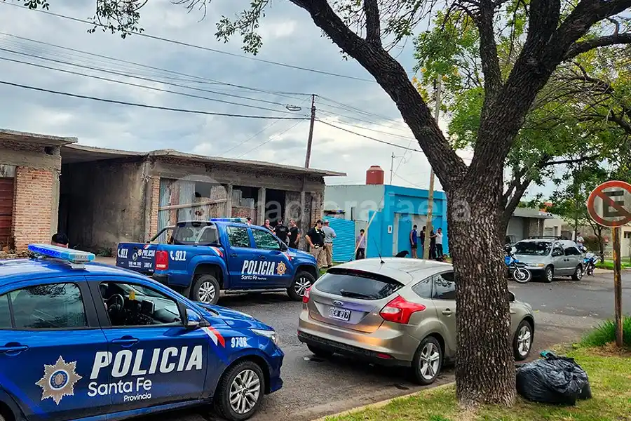 Importante despliegue policial en barrio Fasoli: tuvieron que trasladar de forma urgente a un hombre inconsciente