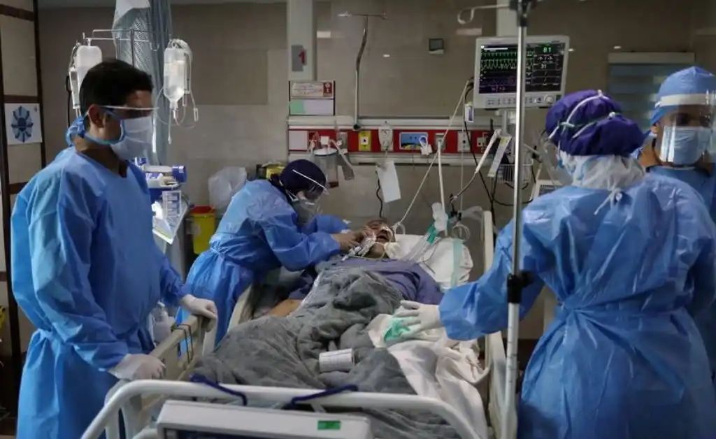 El 60% de los internados por Covid en terapias intensivas no completaron su vacunación