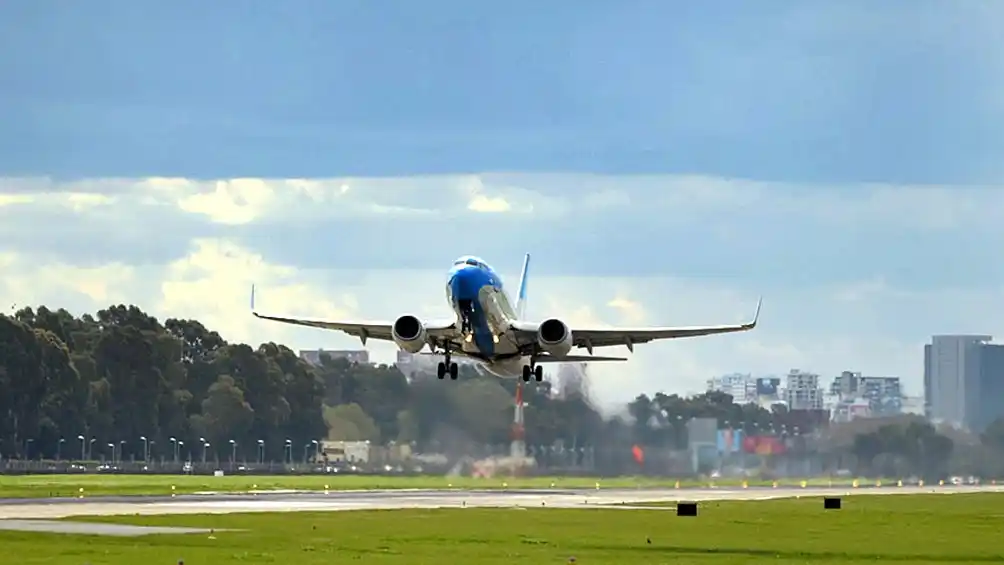 Vuelve a operar el aeroparque Jorge Newbery