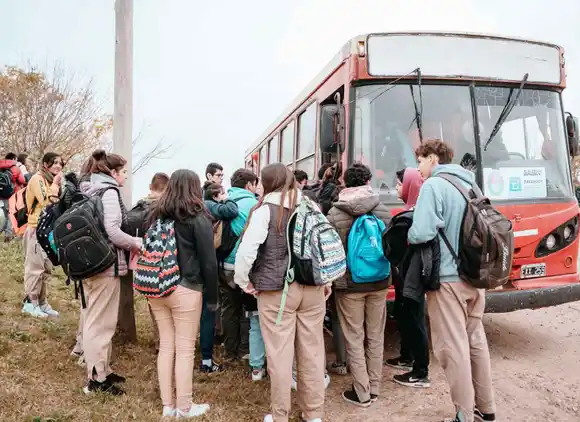 Manteniendo la calidad del servicio de transporte rural el becario ahorró más de 4,5 mil millones de pesos