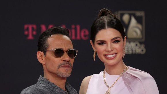 ¡AWWW! Nadia Ferreira y Marc Anthony presentan a su hijo (foto)