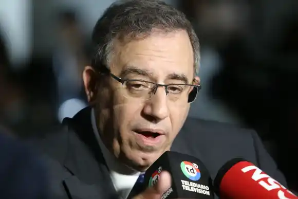 Maslatón advierte: “Argentina suma US$ 300 millones de deuda por día” y se avecina una crisis