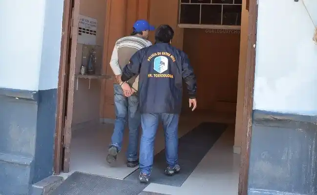 Detienen a un hombre buscado por narcomenudeo