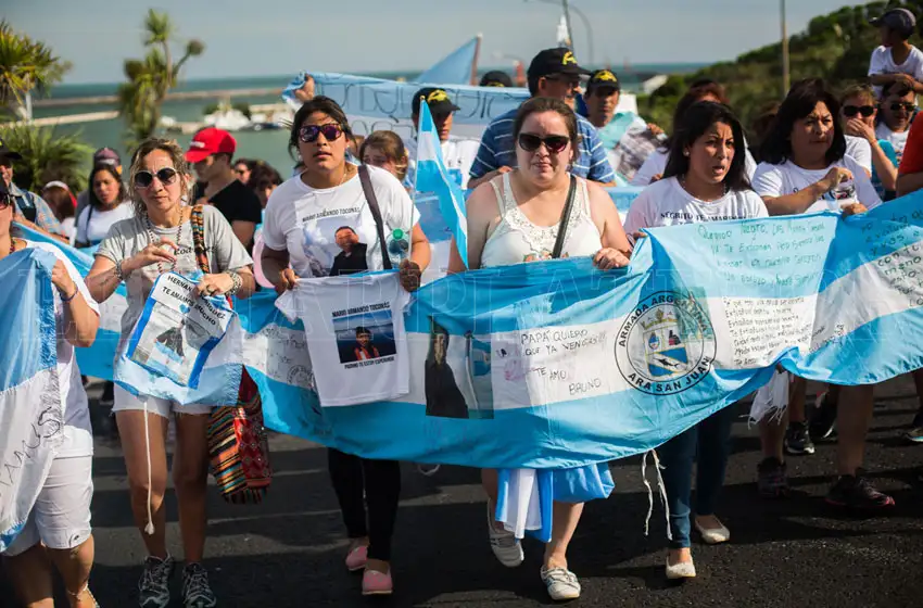 Submarino: familiares pidieron "que no cese la búsqueda"
