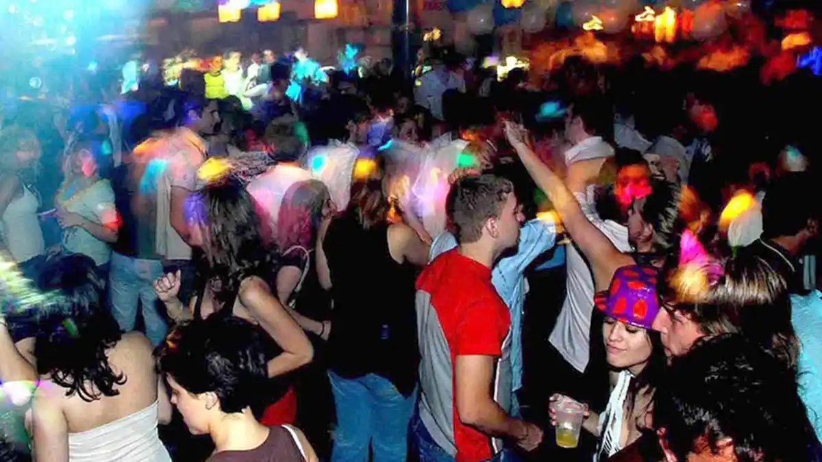 "Tu fiesta clandestina mata" y la necesidad de volver a los cuidados contra el Covid