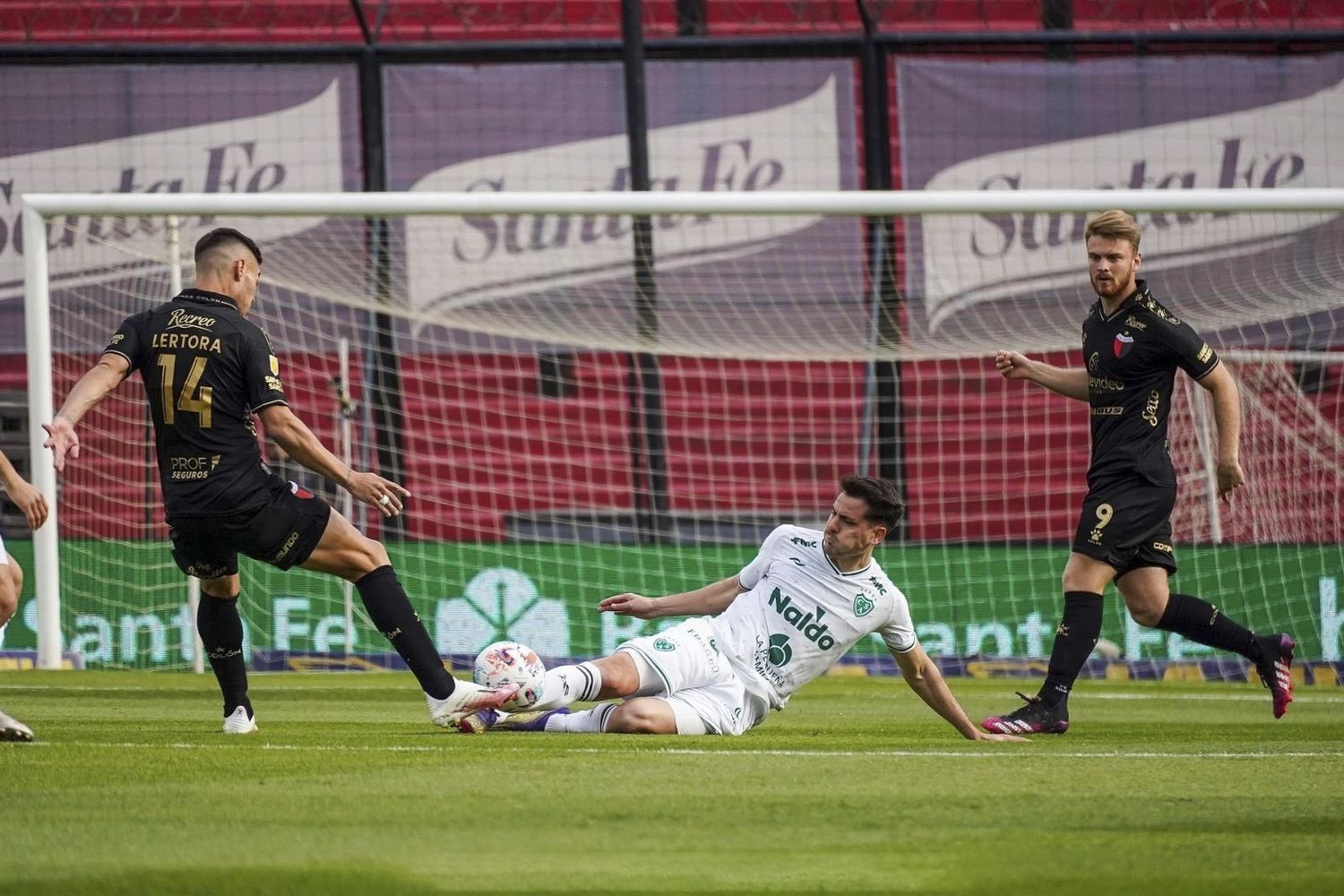 Colón y Sarmiento, nivelados en Santa Fe