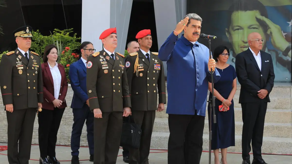 Maduro regresó hablando chino y con olor a habano (FOTOS)