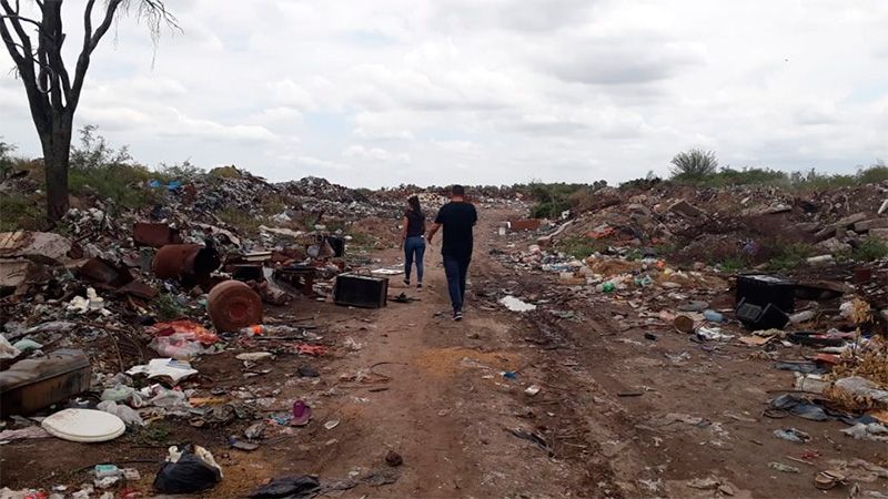 Tiró su beba al basural y escribió: "Quiero perder esto que fue un error"