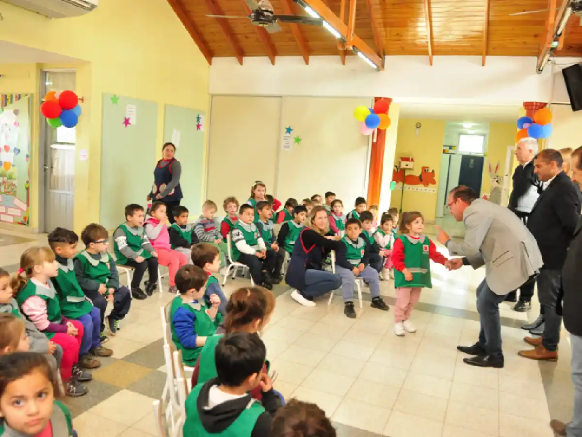 Seguridad vial: las charlas continuaron en las escuelas Río Negro y Ana Sullivan