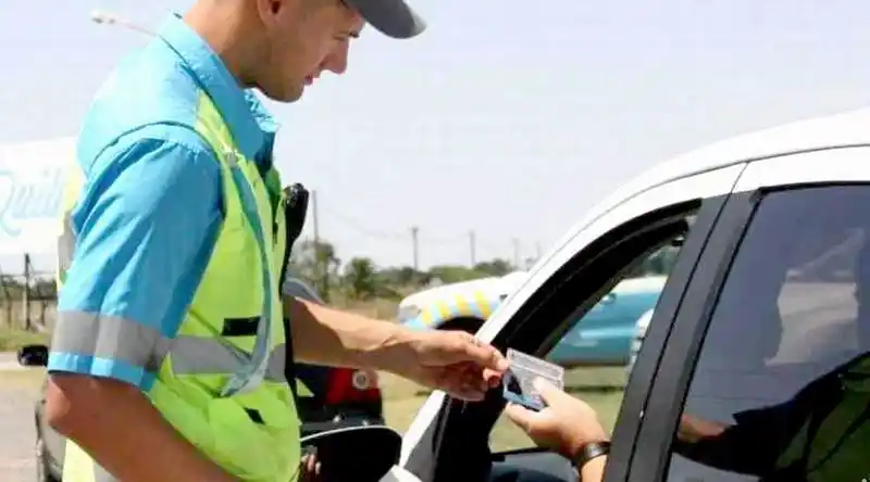 La cédula azul no será necesaria para circular en auto