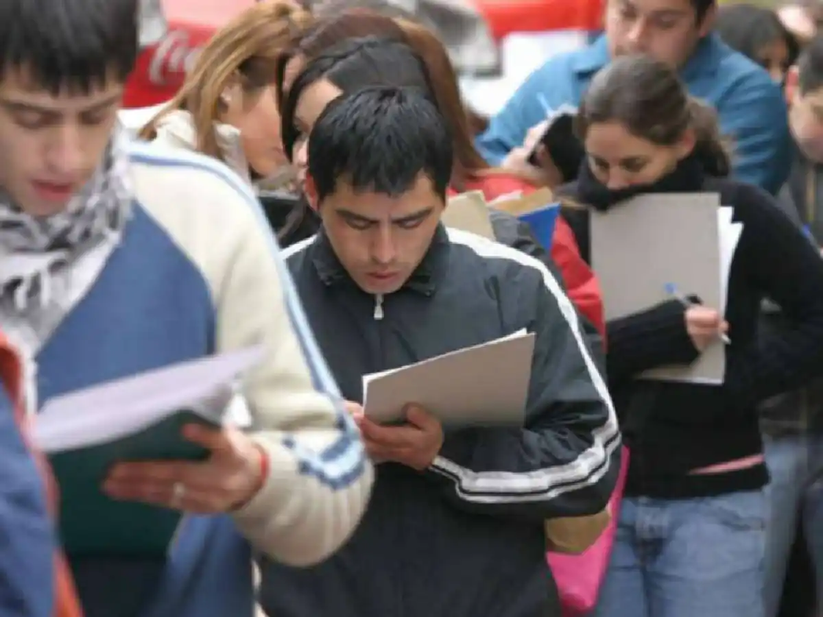 El empleo registrado retrocedió 1% interanual en octubre