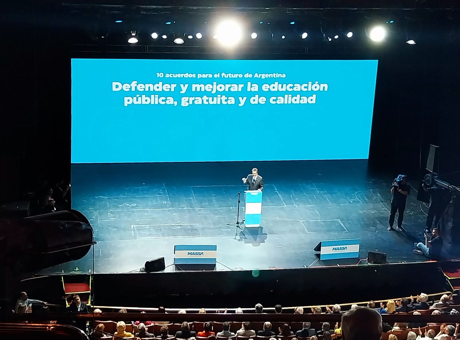 Massa presentó los "10 acuerdos para el futuro de la Argentina".
