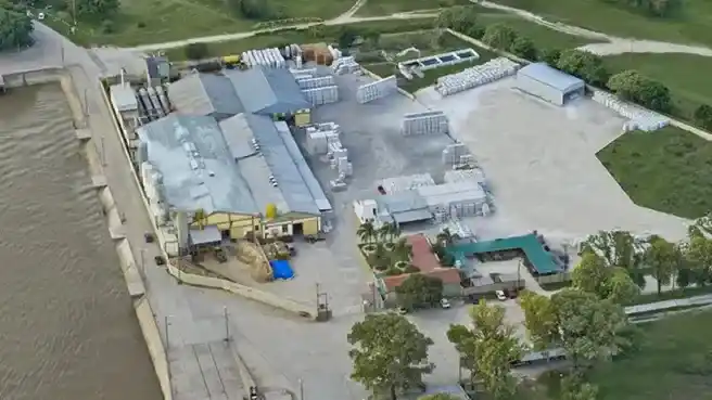 Accidente laboral en una fábrica: un operario fue gravemente herido