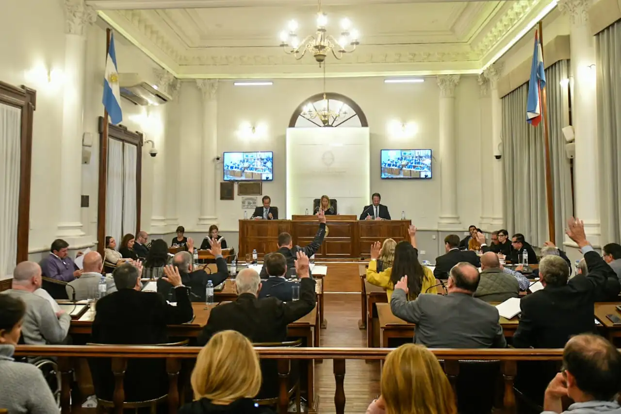 Vicegobernadora y senadores justicialistas ratifican la vigencia de las instituciones democráticas en la provincia