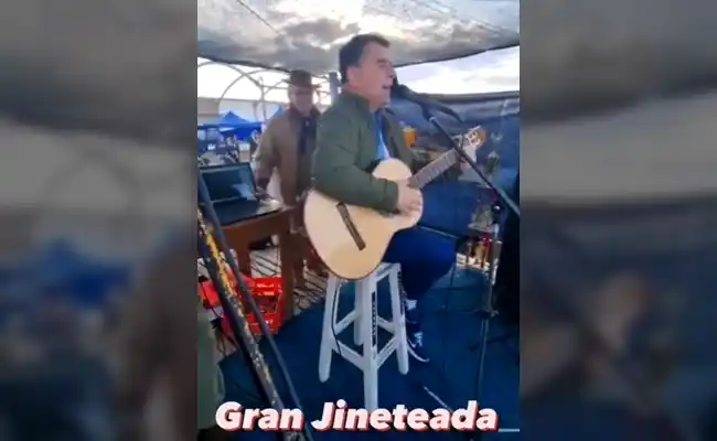 Azul: Bertellys, el intendente que canta y vuelve a su pasado artístico 