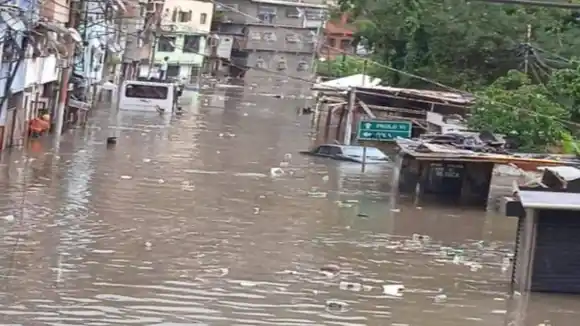 ¡PALO DE AGUA, MI HERMANO! Lluvias azotan Caracas y varios estados del país