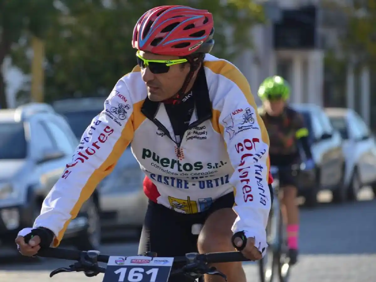 Un ciclista chocó con un camión en la autovía 19