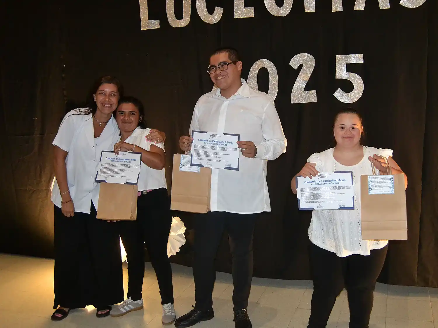 Emotivo acto de egresados y cierre del ciclo lectivo en “Lucecitas”