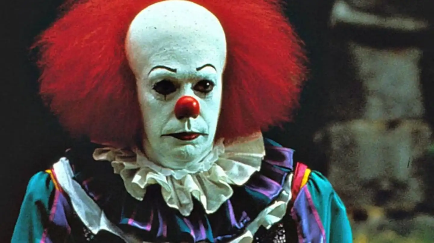 Murió Tim Curry, el icónico actor que personificó al payaso Pennywise en la primera película de “It”