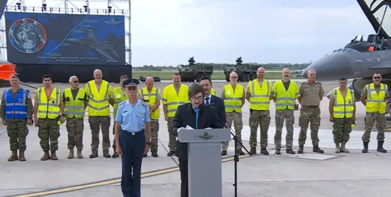 Milei cruzó al kirchnerismo en la presentación de los aviones F-16.
