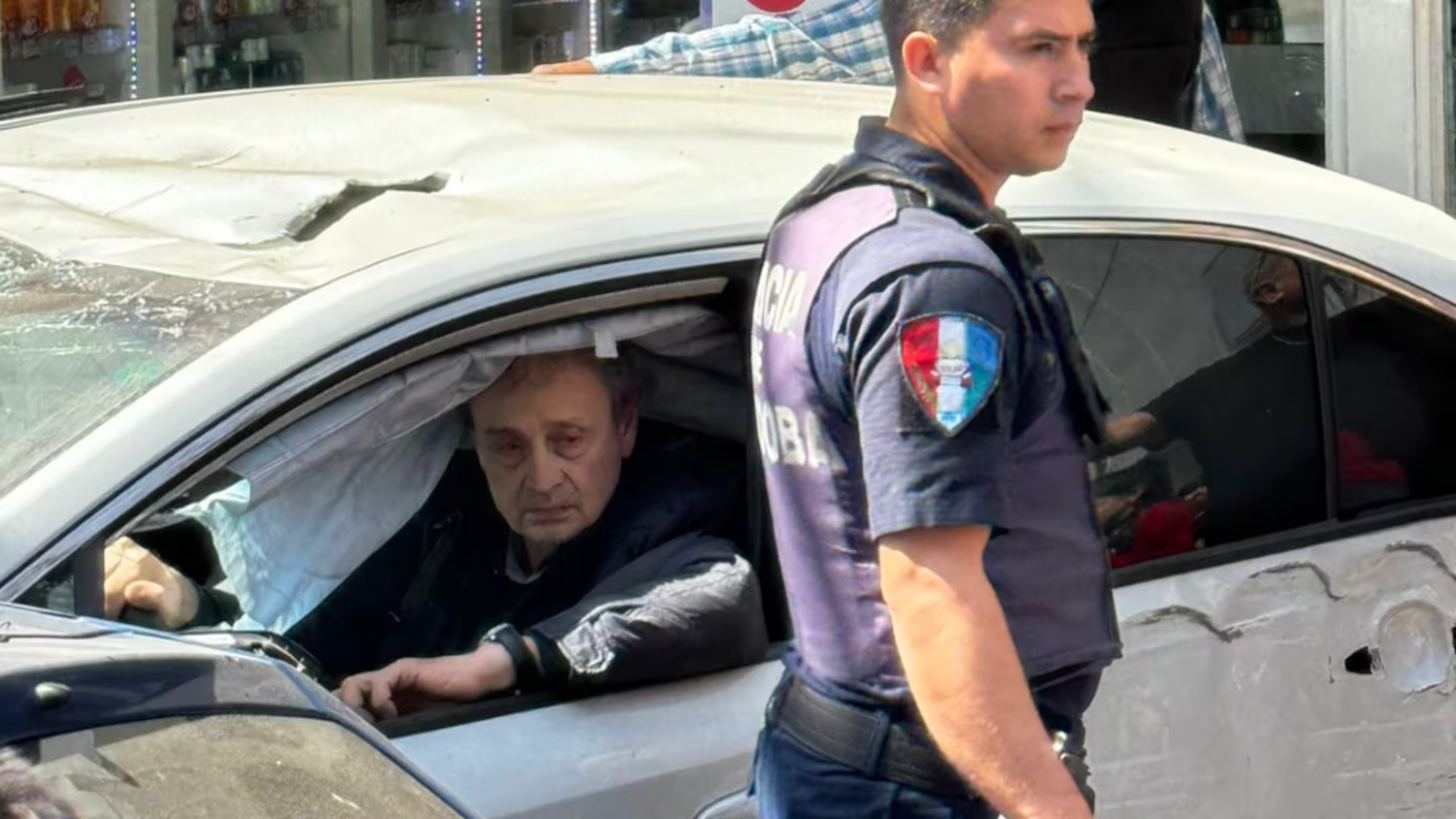 El Corolla subió a la vereda y atropelló a decenas de personas