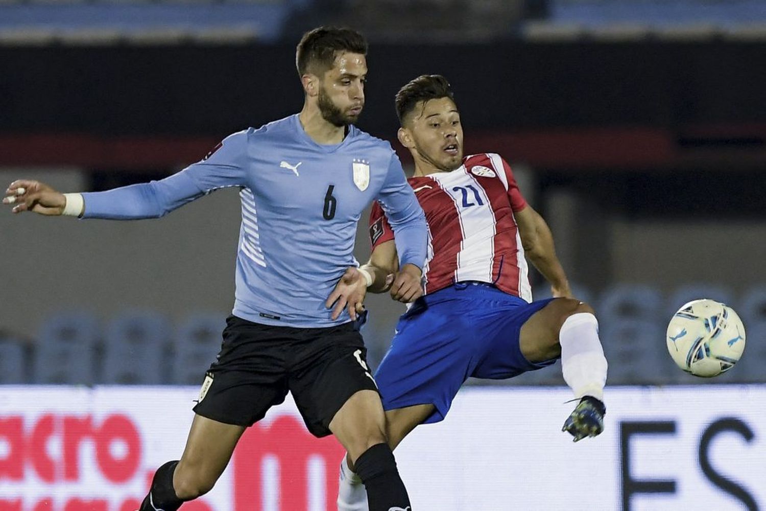 Uruguay y Paraguay, sin goles y con polémica