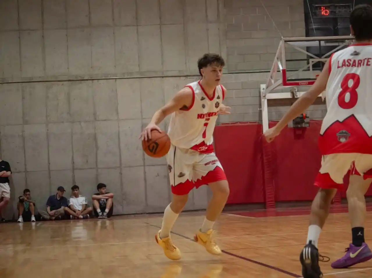 Manuel Puente se fue rápido con cinco faltas.

Foto: Nicolás Pintueles.