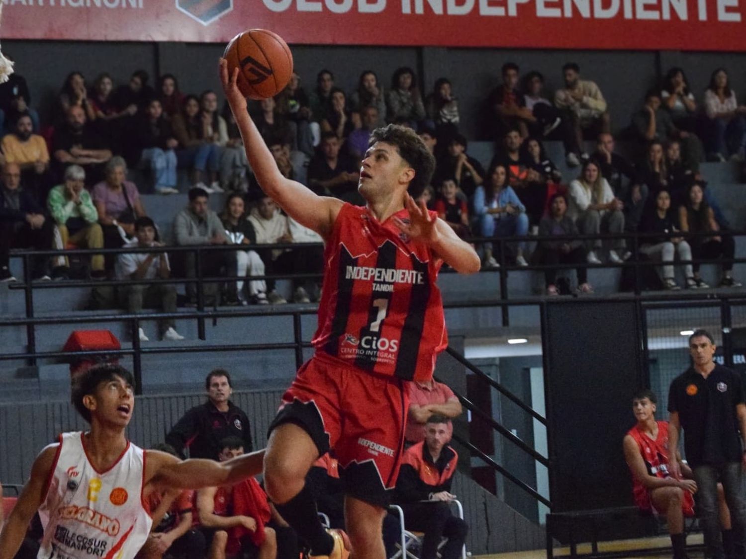 Independiente sacó adelante el debut con una victoria