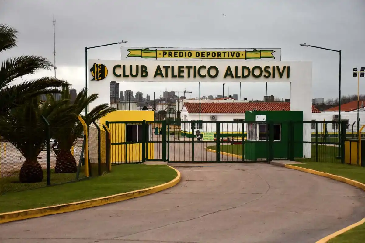 Tiene 14 años, viajó a probarse en Aldosivi pero su representante lo abandonó y tuvo que ser rescatado por la Policía