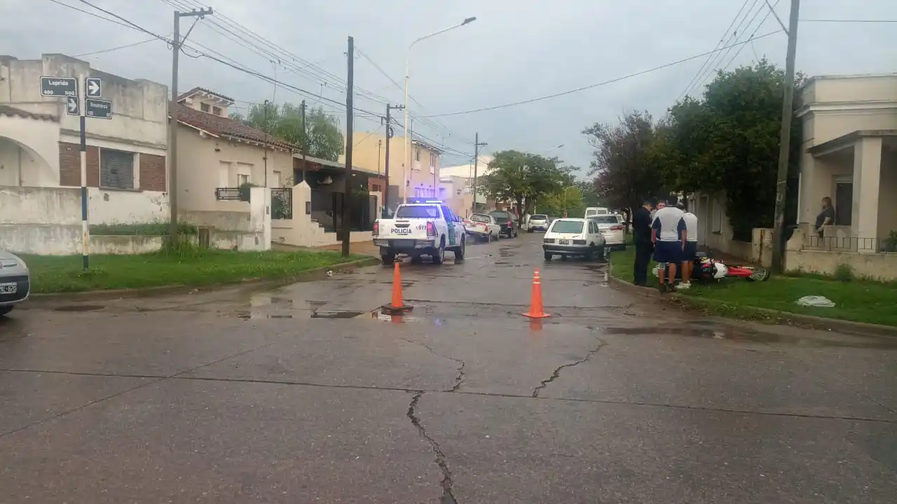 Un joven de 20 años fue trasladado al Hospital luego de un choque en Laprida y Dinamarca