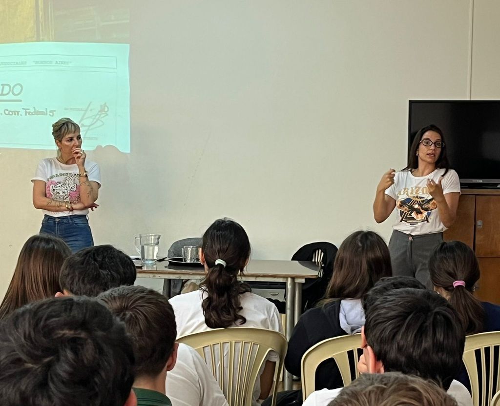 Integrantes de la Oficina de Violencia de Género brindaron una charla a alumnos del Colegio Misericordia.