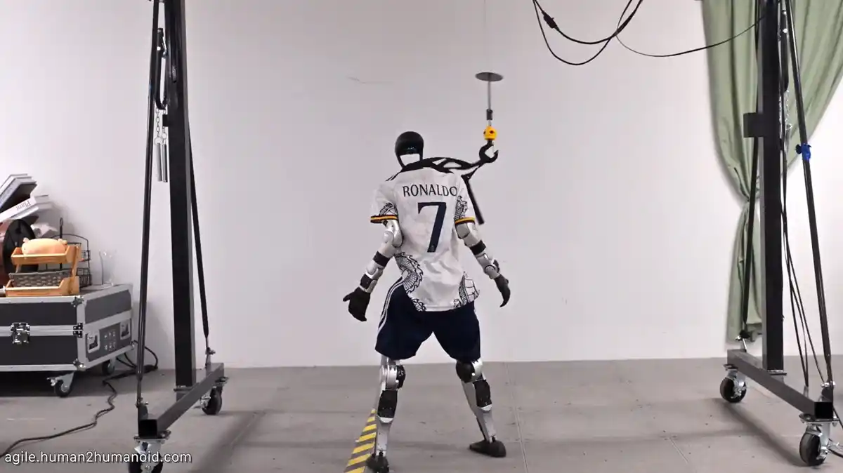Robot-Ronaldo-LeBron James - Interna 1