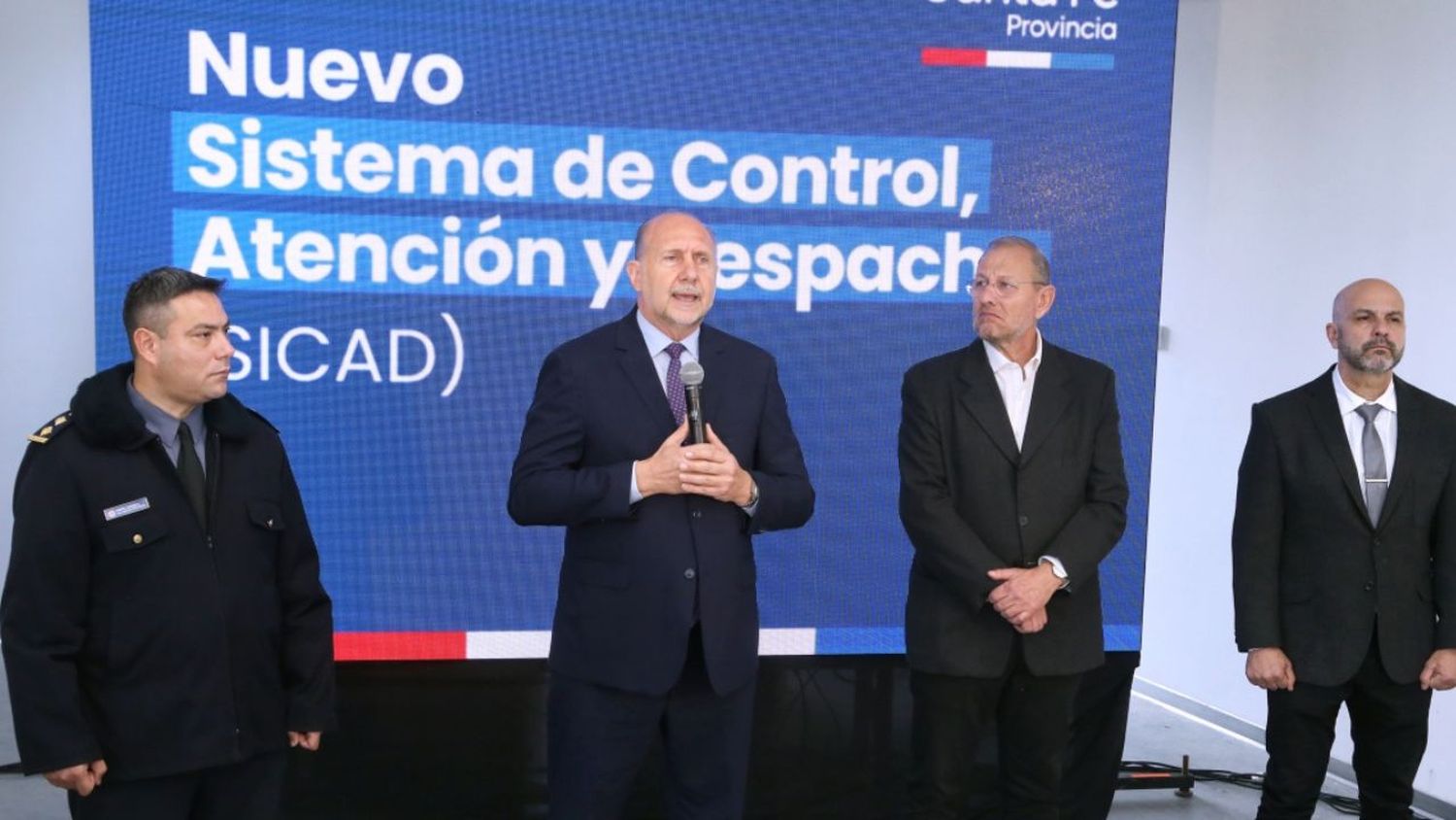 Perotti encabezó la presentación del nuevo sistema de control, atención y despacho del 911 en Rosario