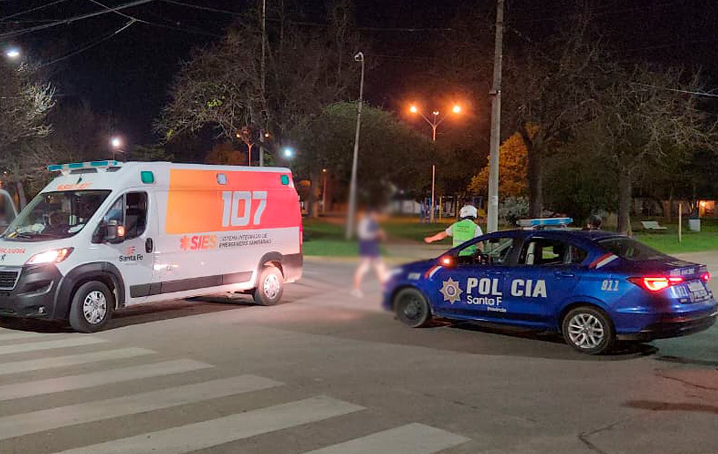 Foto de archivo: despliegue policial y ambulancia en Bollinger y J. Ferré | Crédito: Radio Rafaela