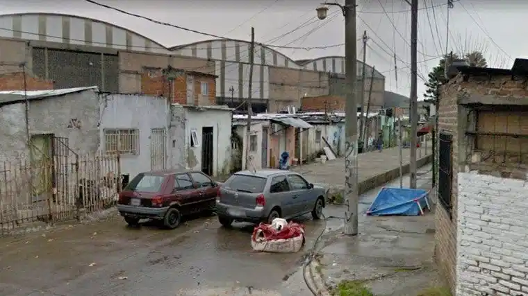 Hallaron asesinadas a madre e hija en Villa Pineral y buscan a un sospechoso