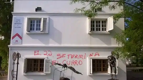 Repudiable: escracharon la "Casa de la Memoria y la Vida" en Morón  