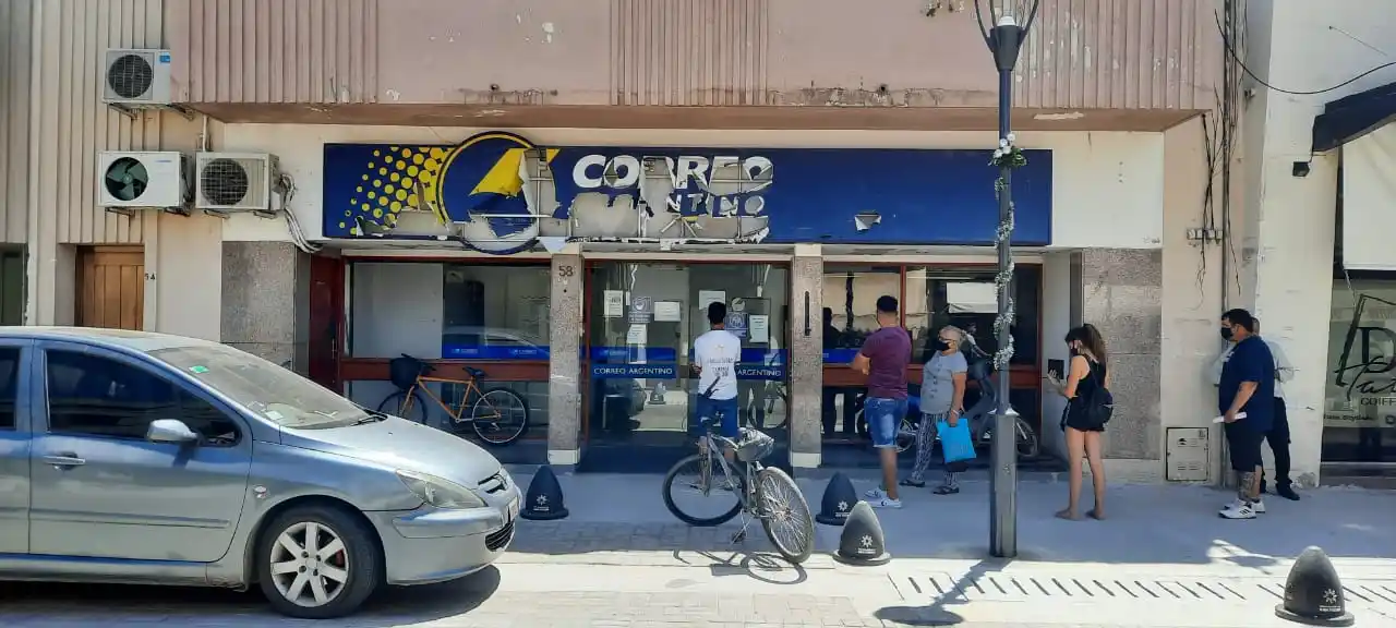 Correo: atención restringida de 9.00 a 14.00 y comenzaron a cobrar las autoridades de mesa